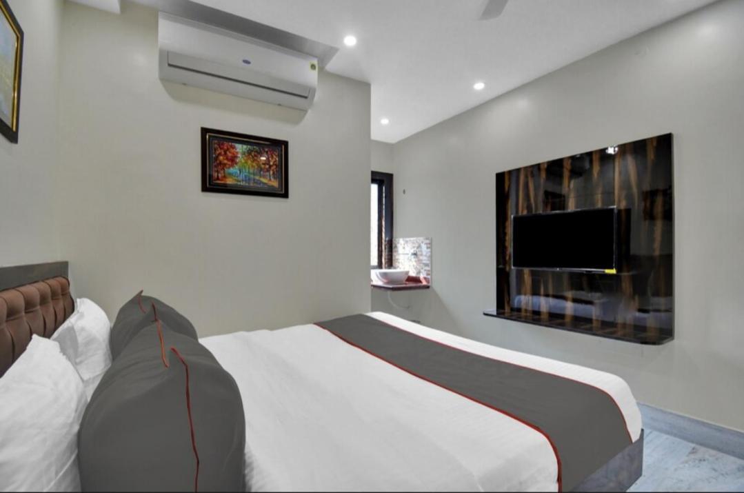 Om Guest House And Banquet Kolkata Exterior photo