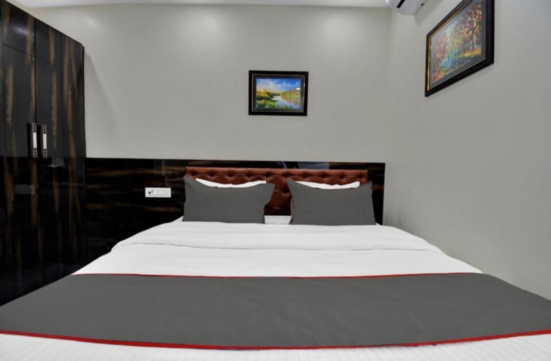 Om Guest House And Banquet Kolkata Exterior photo