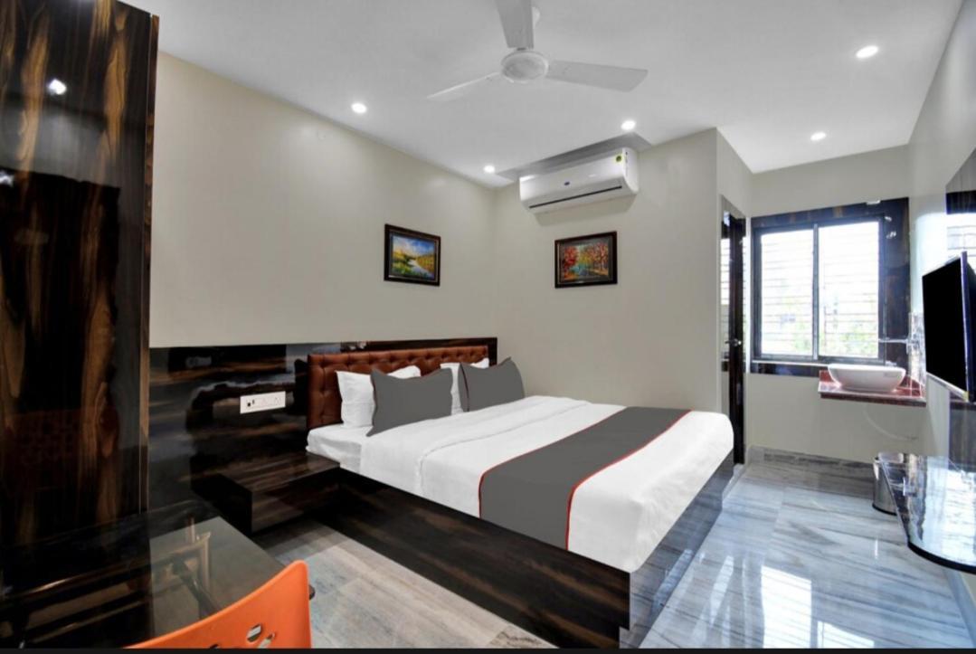 Om Guest House And Banquet Kolkata Exterior photo