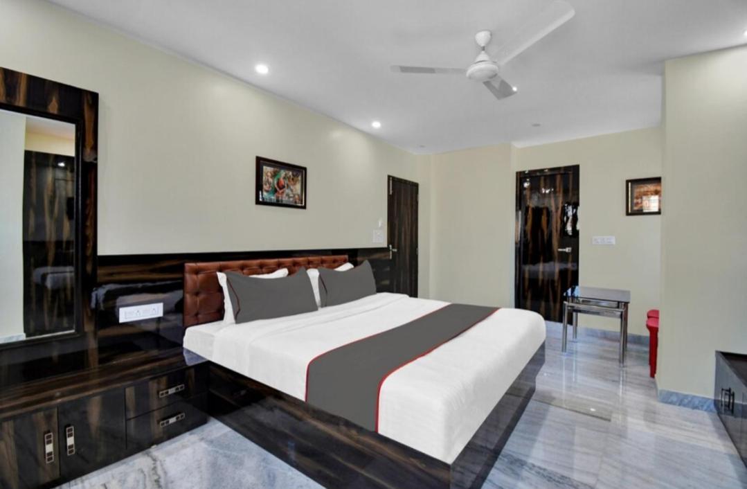 Om Guest House And Banquet Kolkata Exterior photo