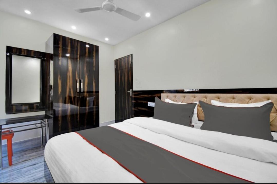 Om Guest House And Banquet Kolkata Exterior photo